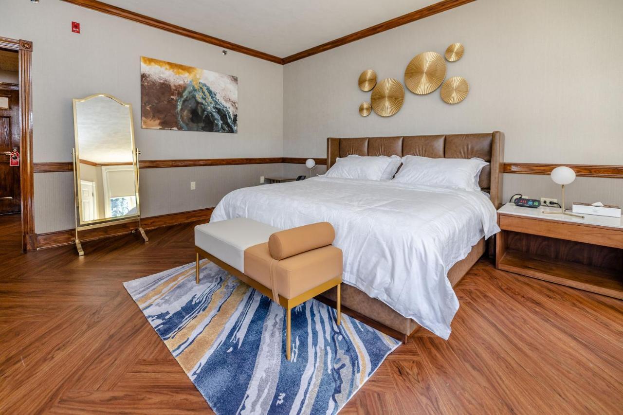 Chateau Merrimack Hotel & Spa Tyngsboro Экстерьер фото